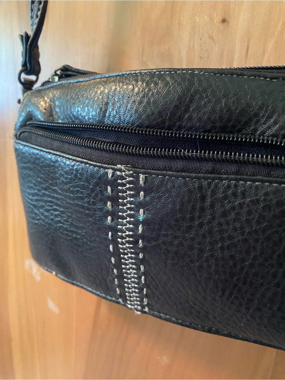 Source Unknown Black Mini Leather Crossbody with Contrast Stitching
